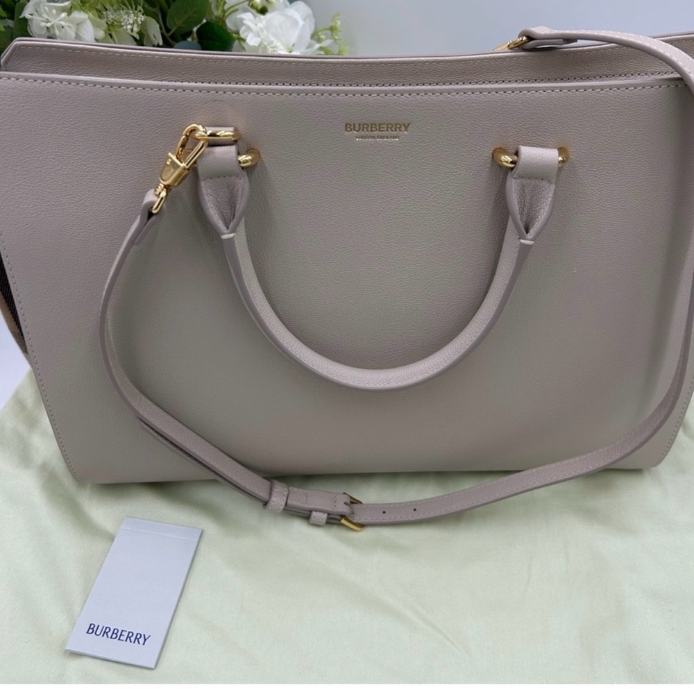 Women's Burberry large banwell canvas and leather satchel/shoulder bag NWT - Picture 4 of 16